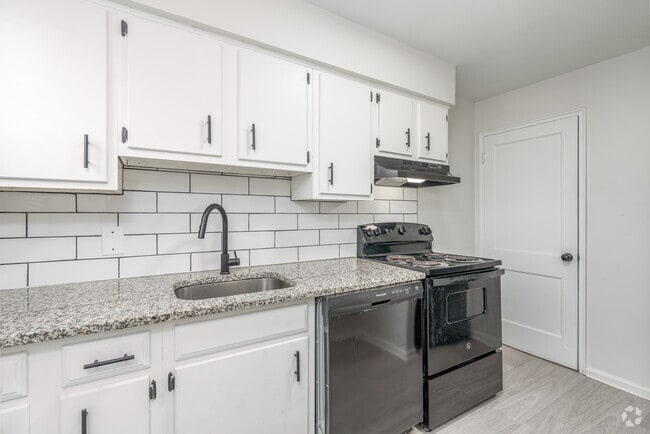 Building Photo - Townhomes at Bexley