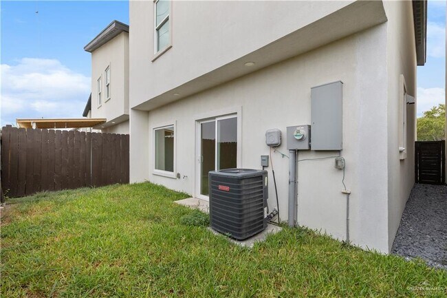 Photo - 15 Nassau St