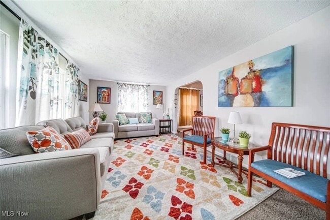 Photo - 490 E 222nd St Unidad Up