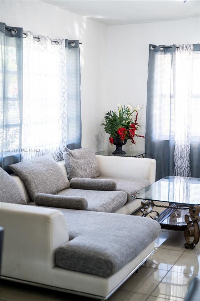 Photo - 690 E 10th Ave