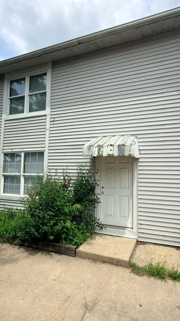 Building Photo - Spacious Two-Story Apartment Near Purdue! Unit Apt 3
