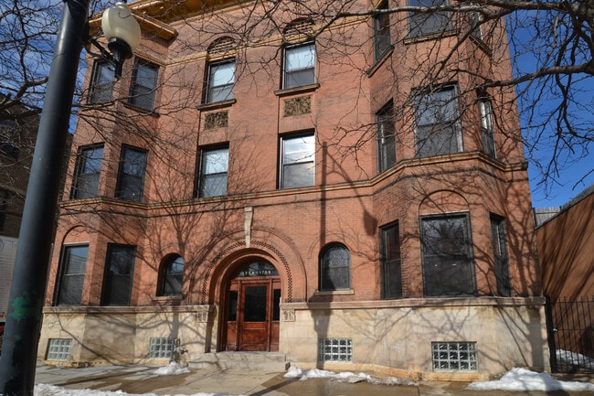 Building Photo - 1758 W Montrose