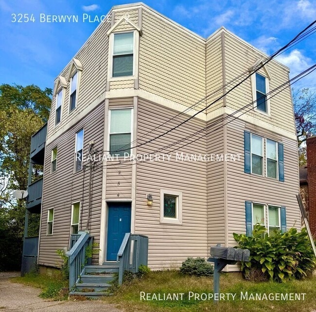 Building Photo - 3254 Berwyn Pl Unit 2