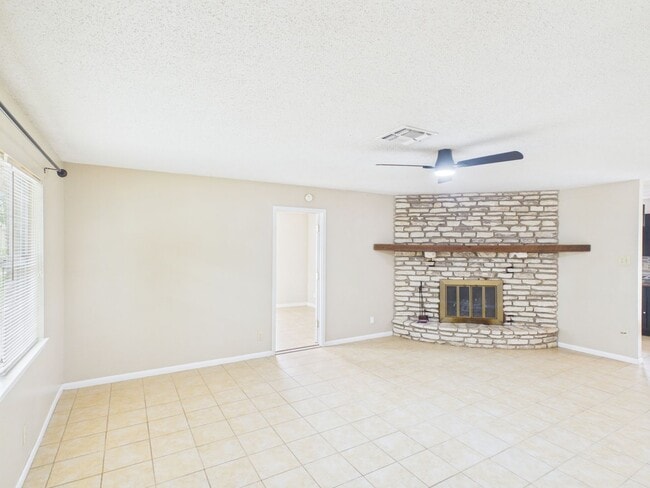 Photo - 328 Glenmoor Dr