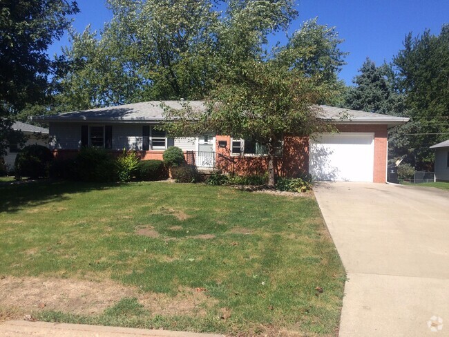 Building Photo - 3 bedroom, 1 bath, There is a whole lot of... Rental