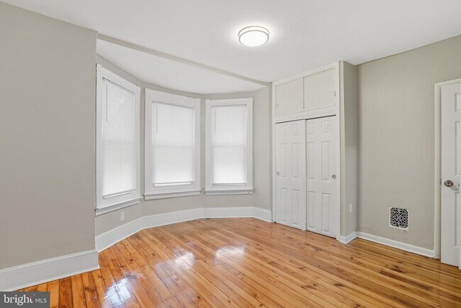 Photo - 5909 Arch St