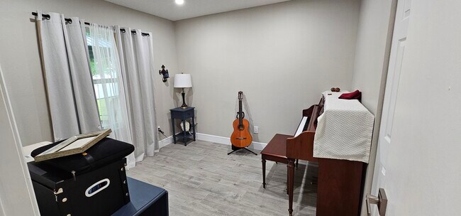 Photo - 265 SW Dalton Cir