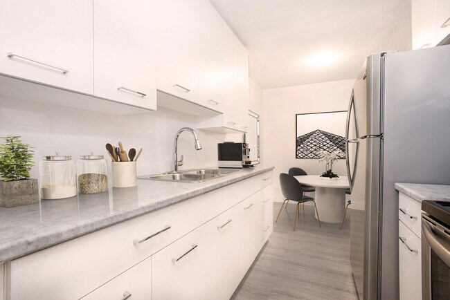 Photo - Landmark Towers