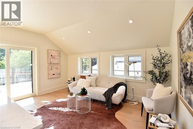 Photo - 284 Wilson St E Unité 202