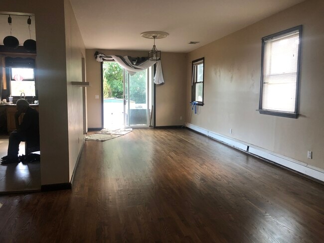 Huge Living room :Dining room - 2870 Woods Ave Unit 2
