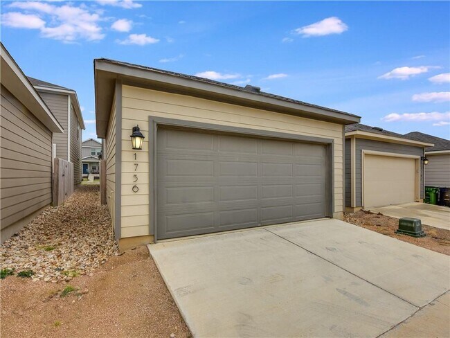 Photo - 1756 Yaupon Grove Ln