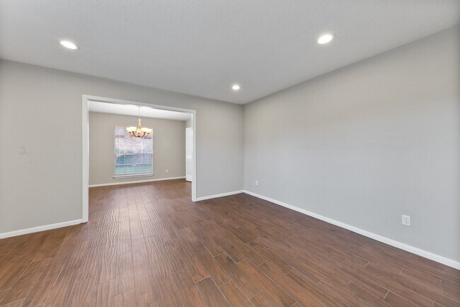 Photo - 802 Foxglove Dr