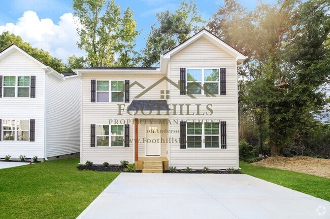 Building Photo - 4-Bedroom Gem in Williamston—Don’t Miss This! Rental
