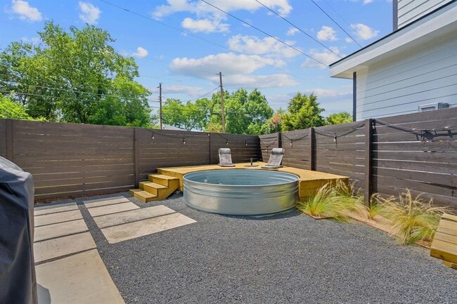 Photo - 5806 Sutherlin Rd