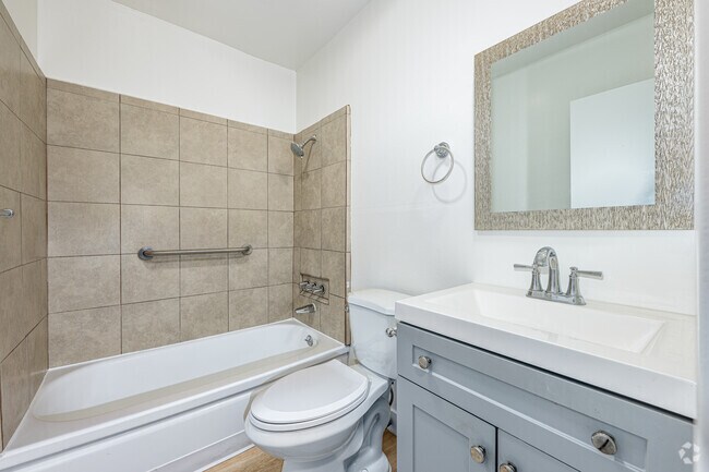 2BR, 1BA - 822SF - Primary Bathroom