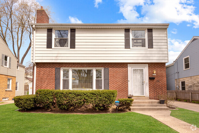 Building Photo - 4940 N Wildwood Ave Rental