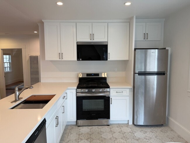 Photo - 879 E 28th St Unidad B