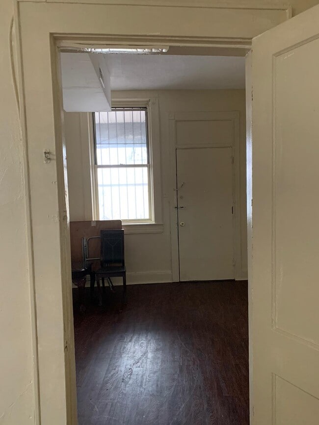 Building Photo - 105 Roseville Ave Unit Apt 3L