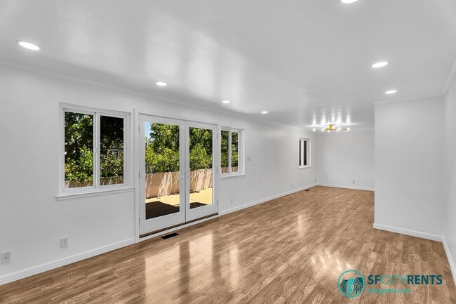 Photo - Noe Valley/Dolores Heights: Luxury Condo w/ Expansive Private Deck & 2 Car Parking Unit 1043 Dolores St.