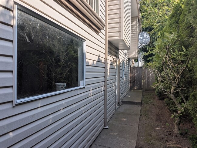 Photo - 31033 Upper MacLure Rd