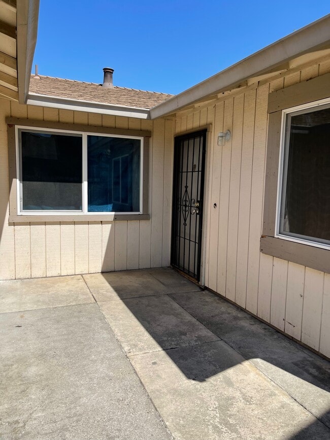 Photo - 2221 Dogwood Way