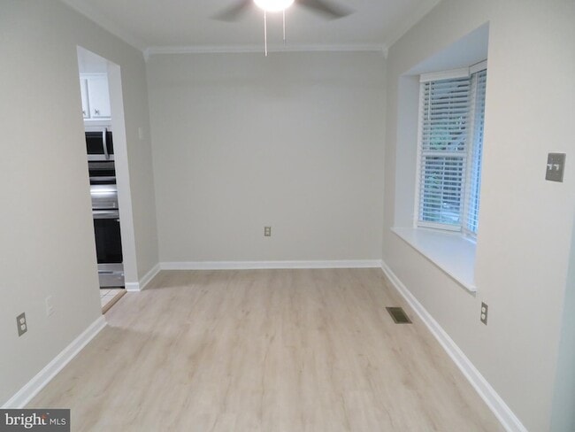 9150 Lambskin Ln