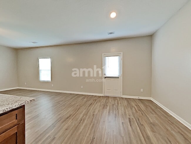 Photo - 4935 Bridle Path