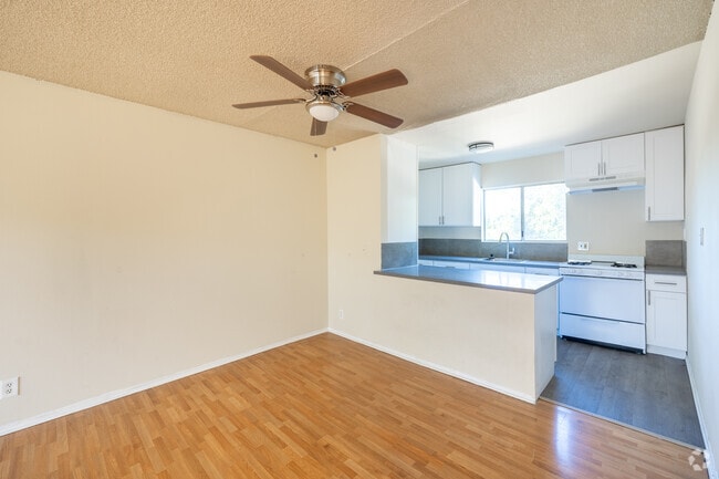 2BR, 2BA - 800SF - Dining Room - 10029 Sepulveda Blvd Apartments