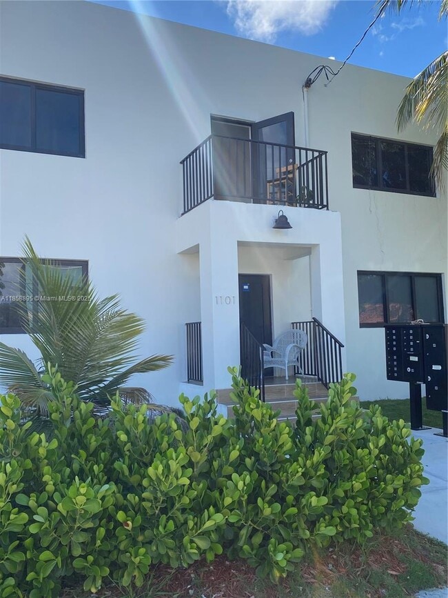 Building Photo - 1101 SW 12th Ct Unit 9 Rental