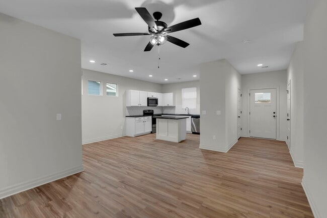 Photo - 1903 Sutton Ct