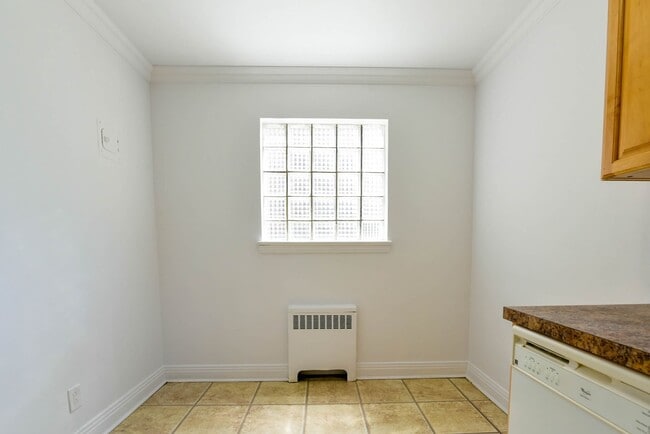 Photo - 4585 Av. Dupuis Unit 16