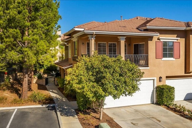 Photo - IMMACULATE 2+2 VALENCIA TOWNHOME!
