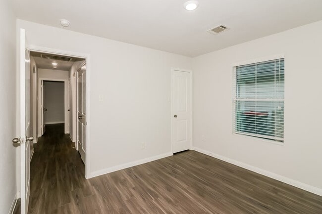 Building Photo - 5462 Plantation Forest Dr