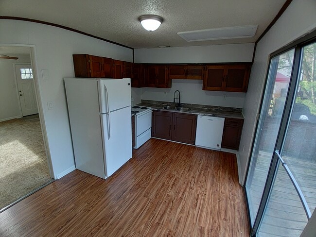 Building Photo - 360 Sneed Hill Rd Unit B3