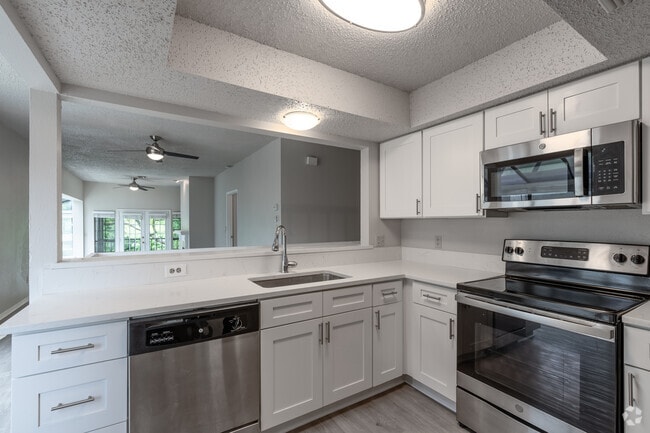 2HAB, 2BA - 1,365 ft² - Oaks White Rock