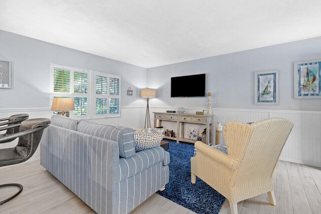 Photo - 1030 Langer Way Unit 5