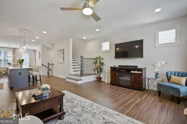 Photo - 760 Winton Way