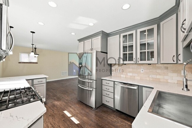 4776 E Utah Pl