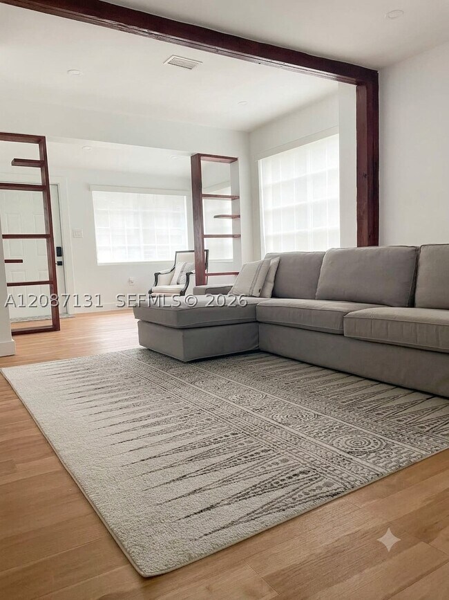 Photo - 255 NW 50th St