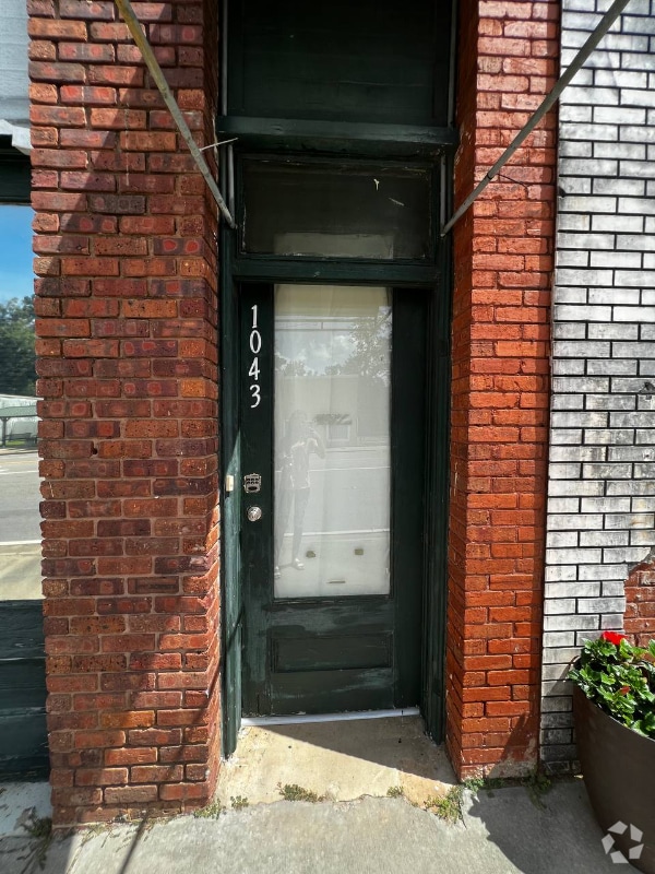Building Photo - 1043 S Pine St Rental