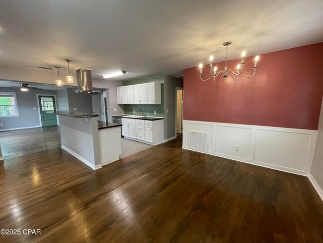 Building Photo - 1431 W 11th St Rental