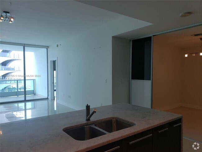 Building Photo - 900 Biscayne Blvd Unit 2710 Rental