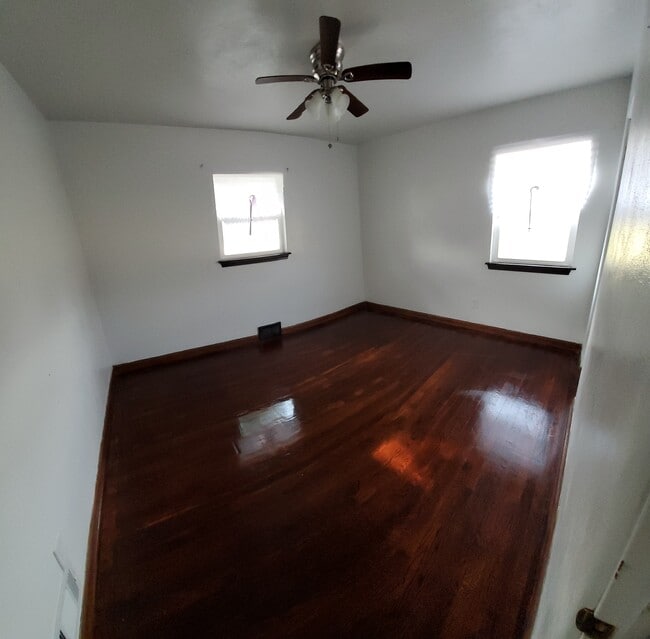 521 King St