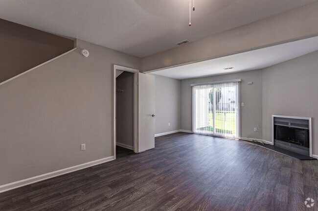 2BR,1.5BA,950SF Renovated
