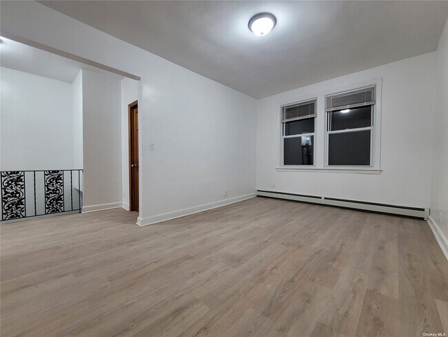 Photo - 45-18-45157 157th St Unidad 2