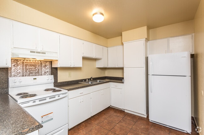 2BR, 1.5BA - 900SF Kitchen - Brandywyne Apartments