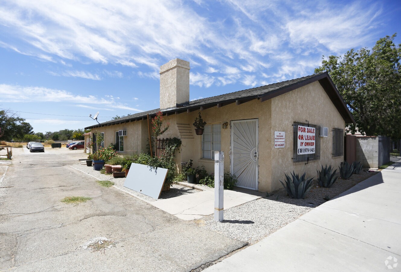 Building - 44641-44643 W 10th St