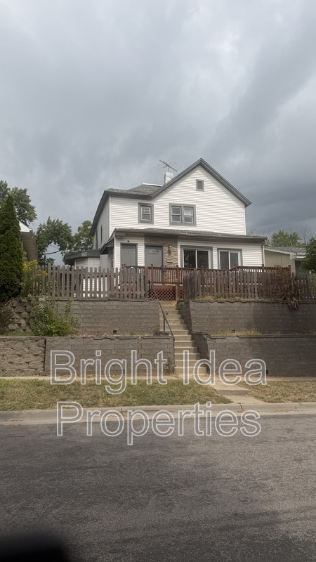 Building Photo - 1097 Suburban Ave E