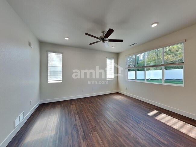 Photo - 805 S Oak St