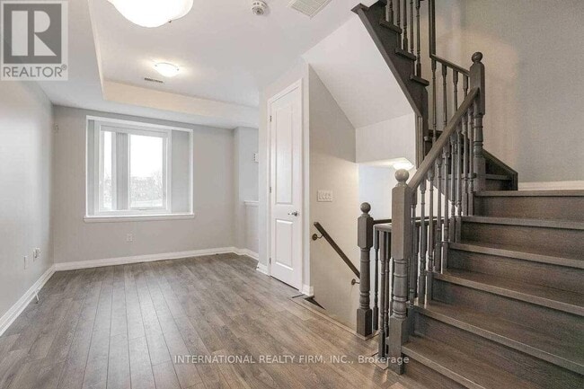 Photo - 11 Locust Ldg Gdns